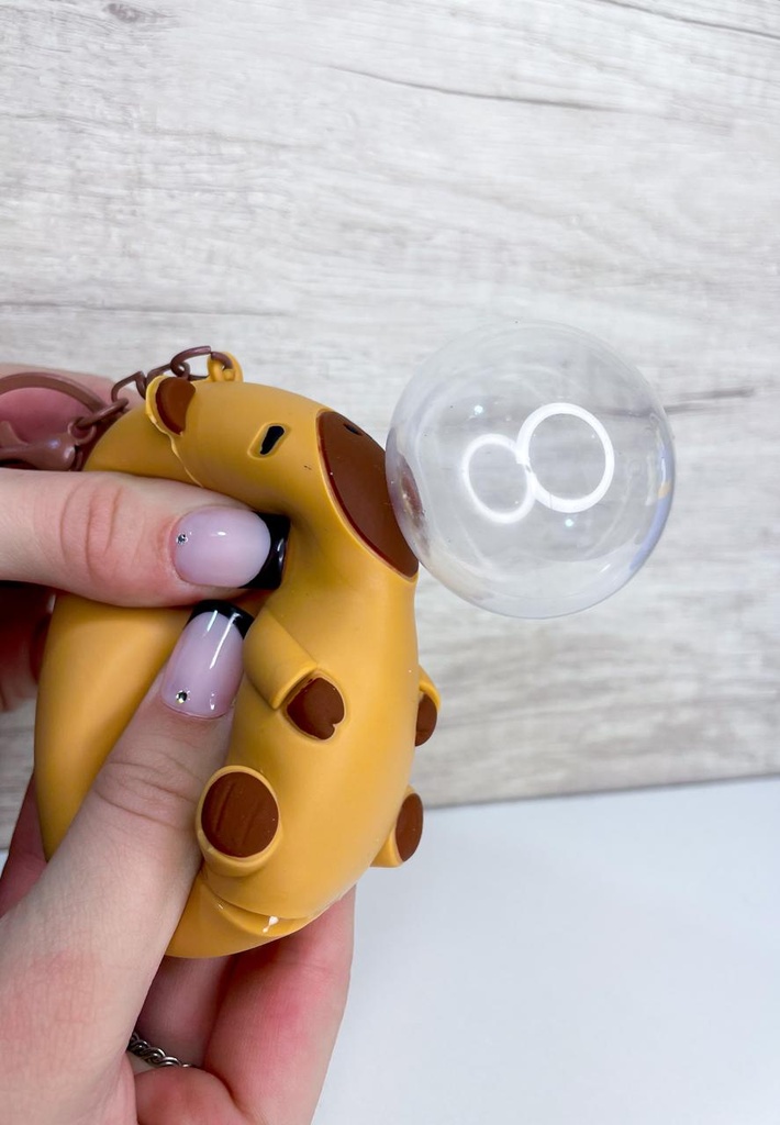 Llavero capybara c/globo