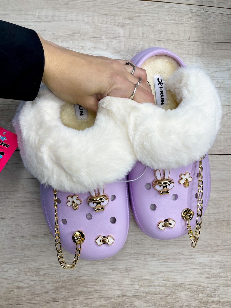 Pantufla crocs con pins