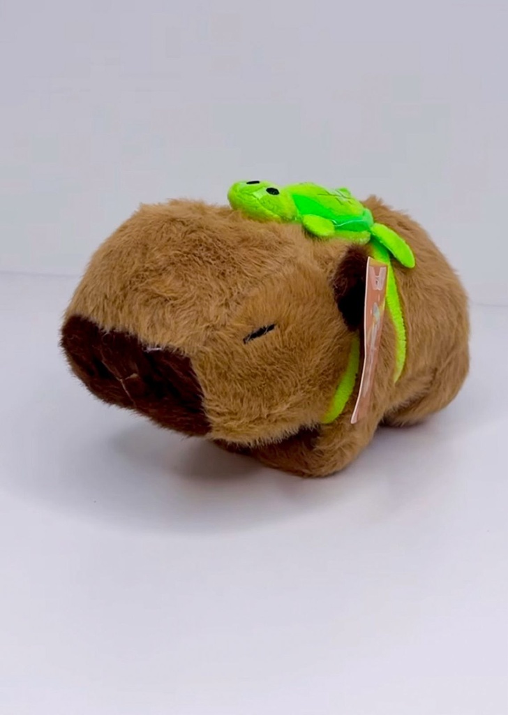 Brazalete capybara con mochila de tortuga