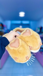 Pantufla importada garra
